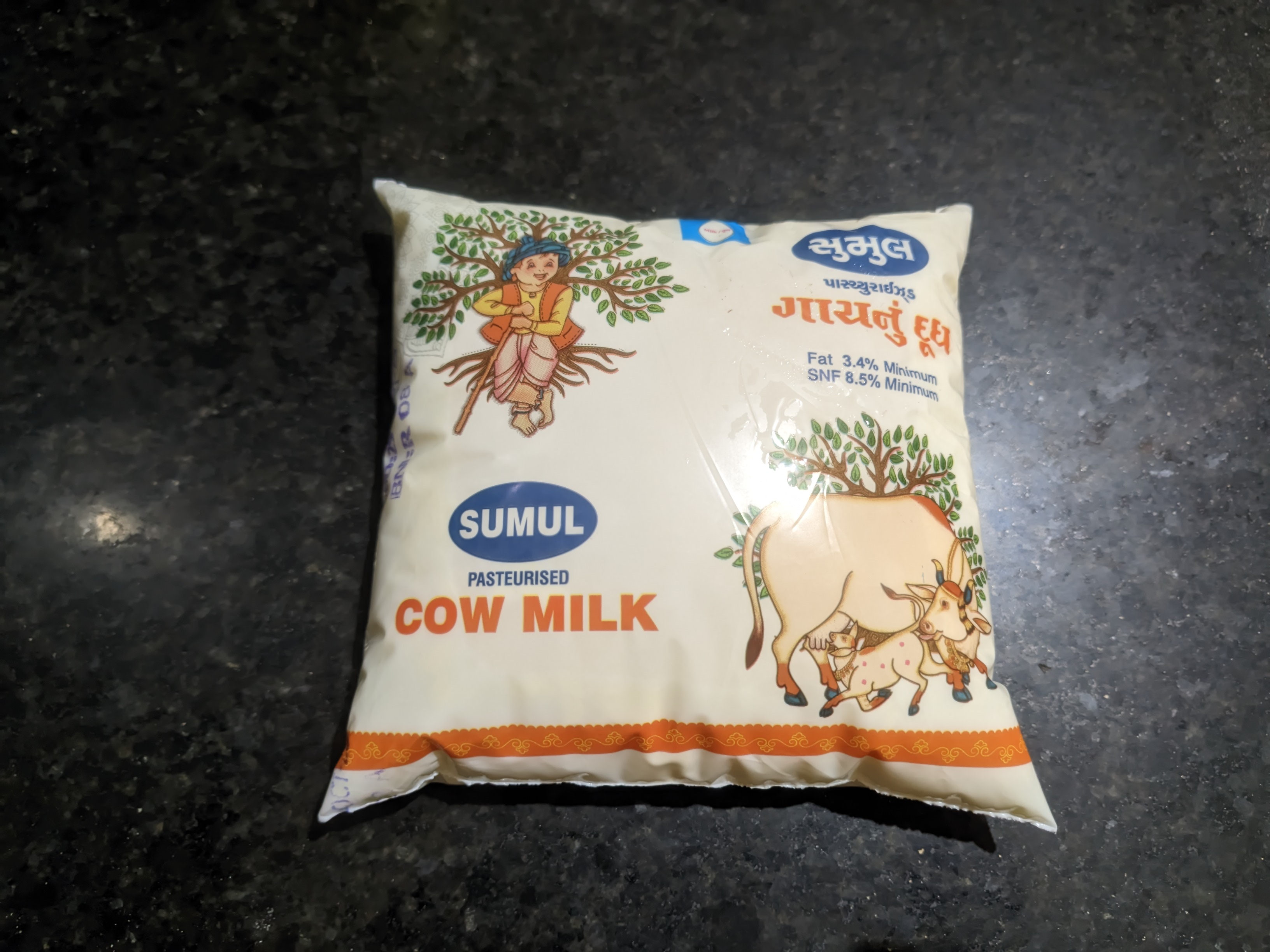 paquete de leche de aquí, la india