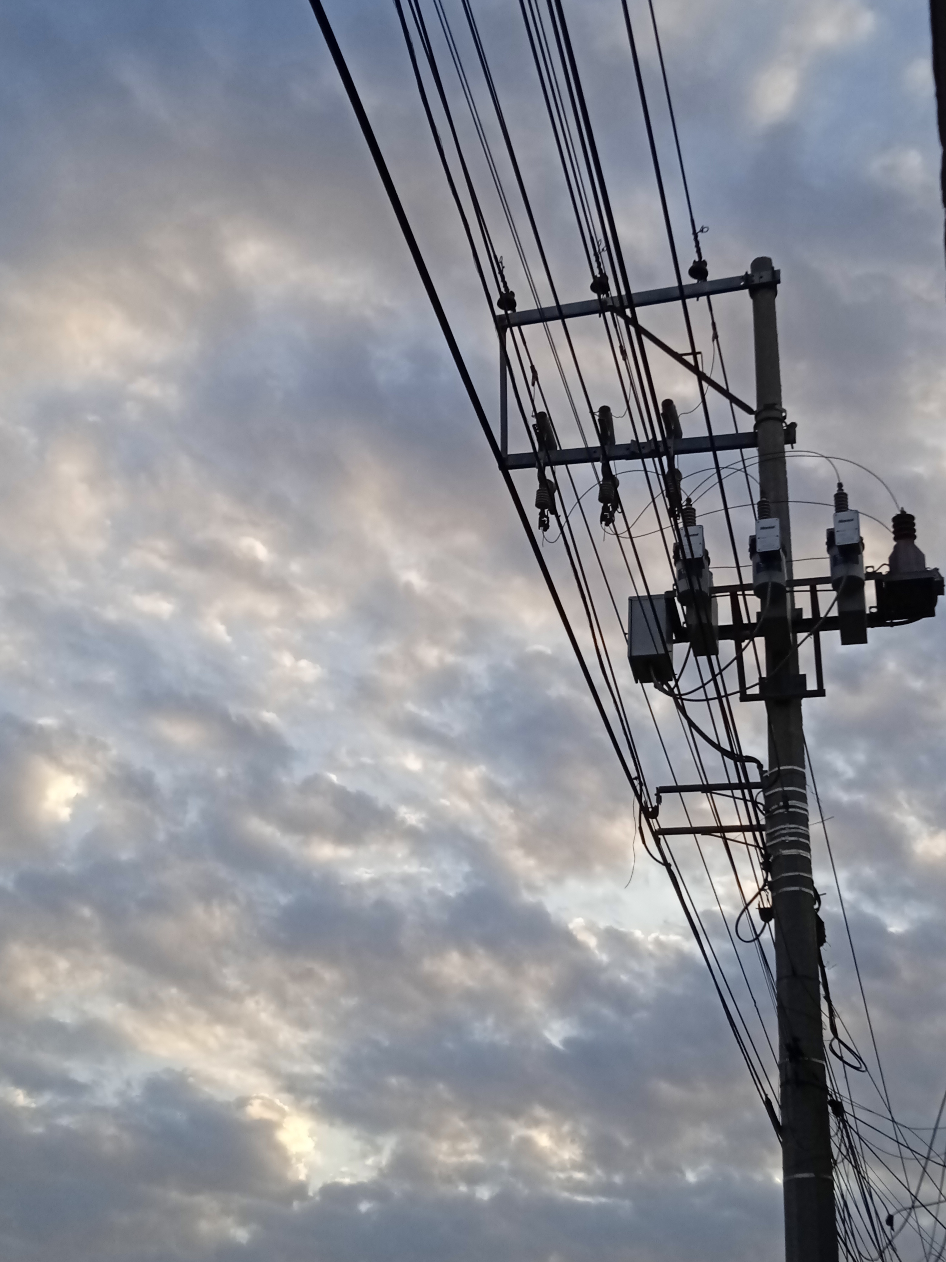 poste de cableado eléctrico