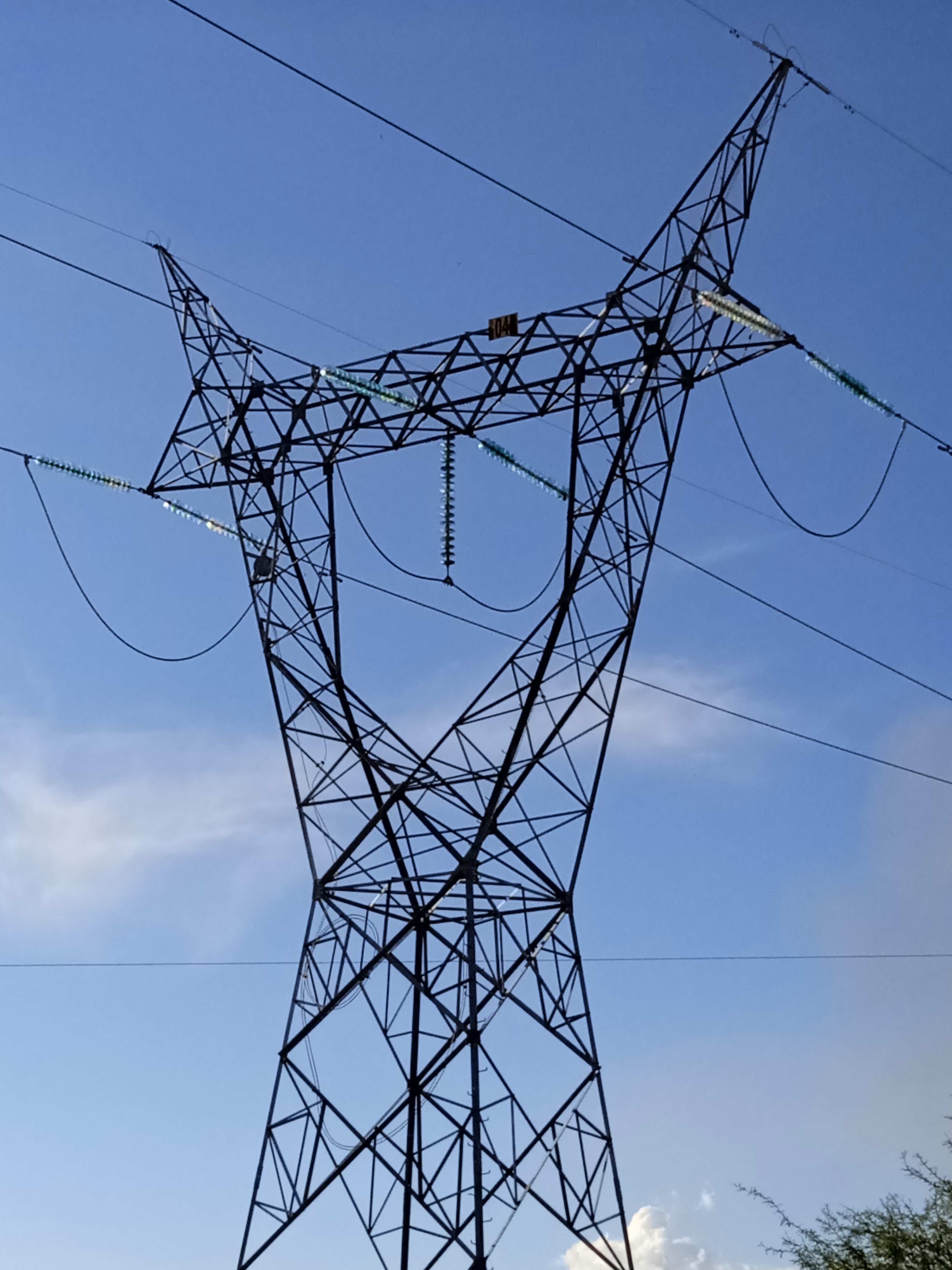 Torre de cableado eléctrico