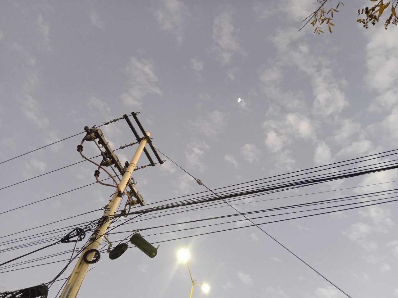 poste de cableado eléctrico