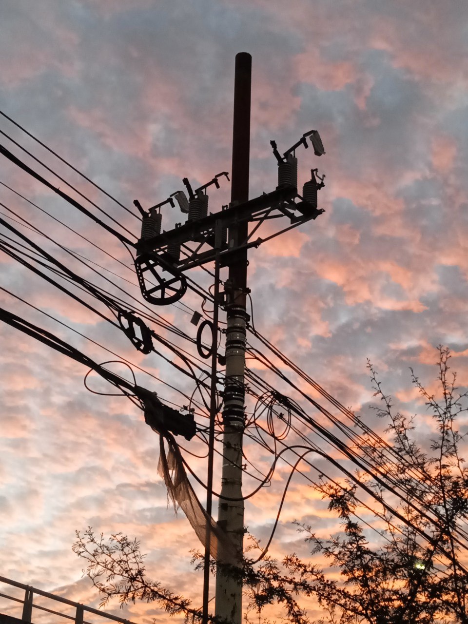 poste de cableado eléctrico