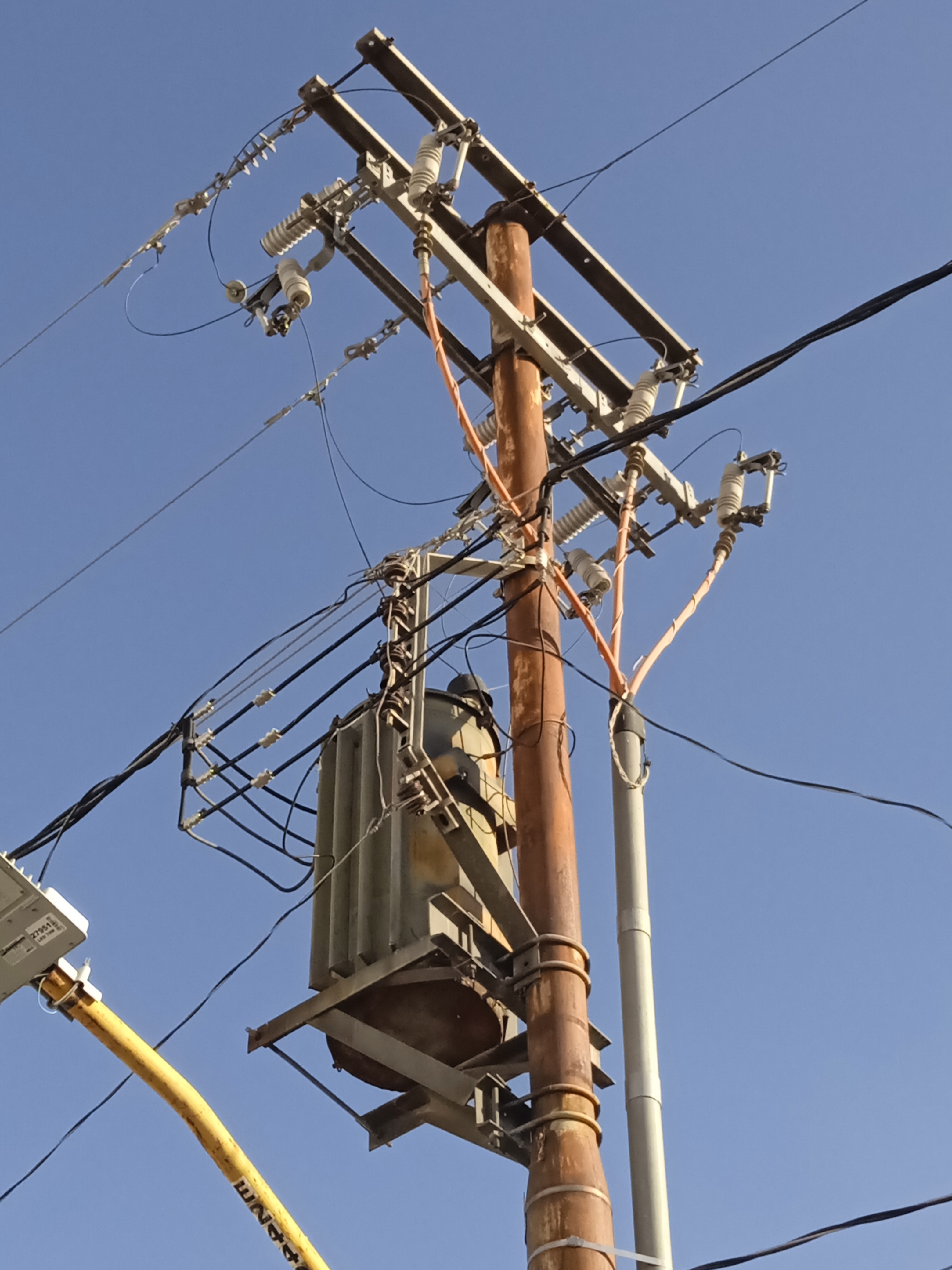 poste de cableado eléctrico