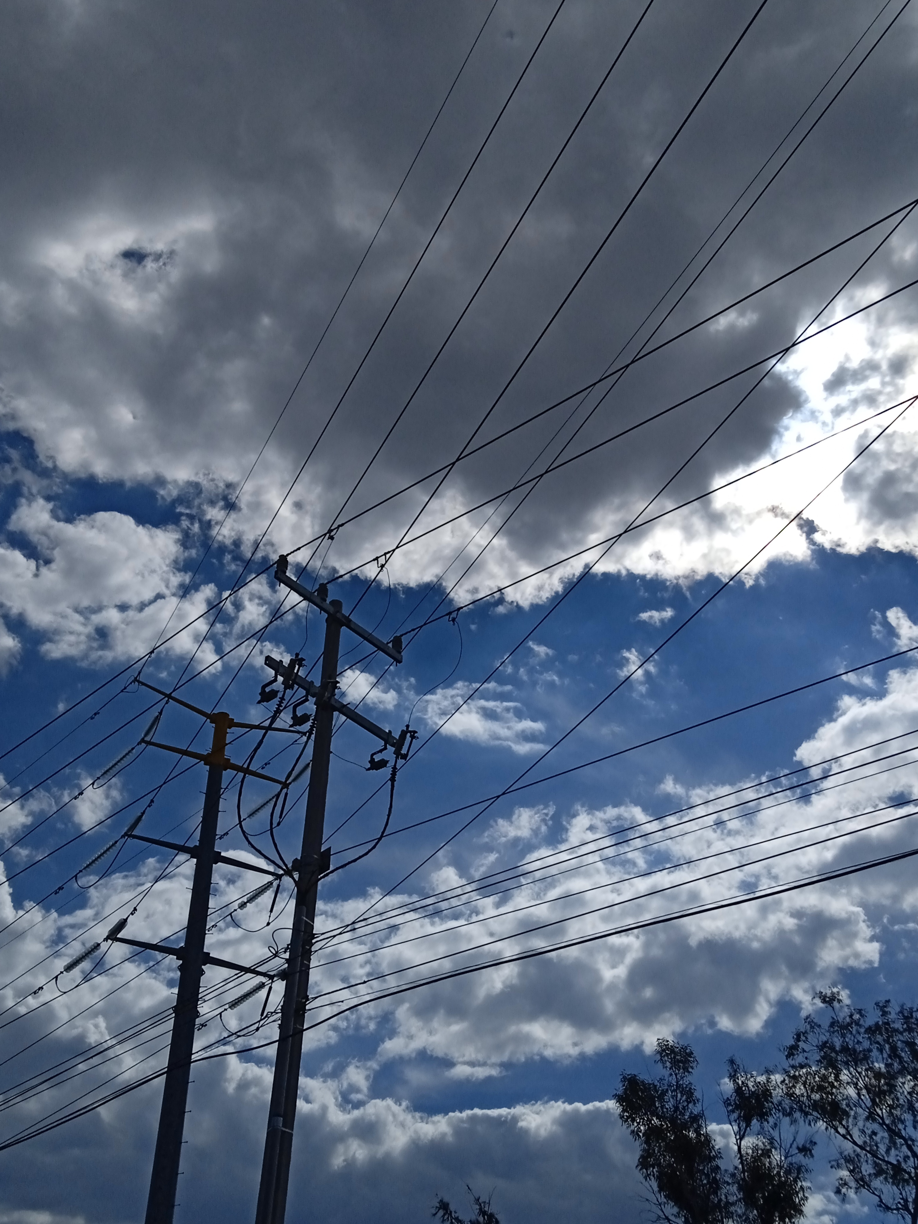 postes de cableado eléctrico