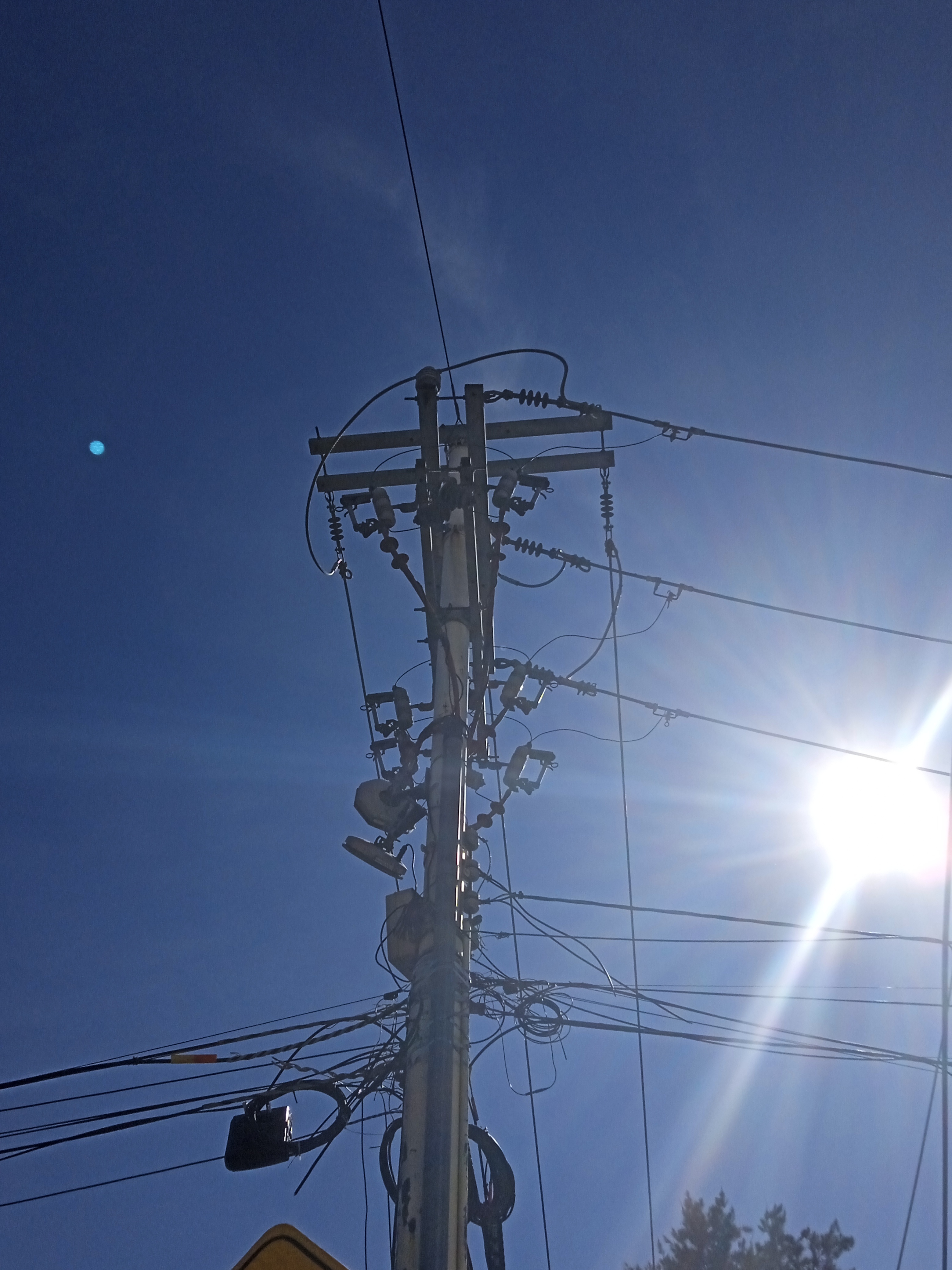 Poste de cableado eléctrico